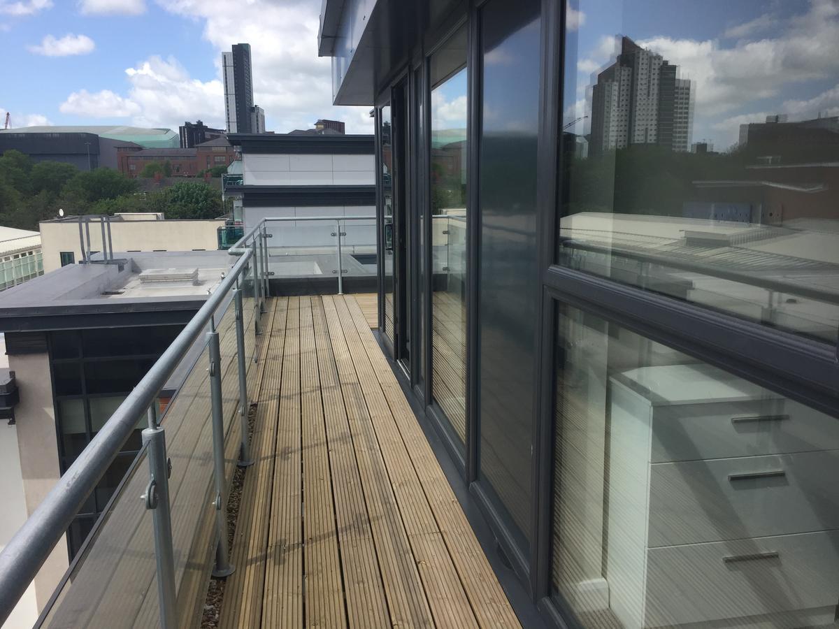 Skinner Lane Apartment *
